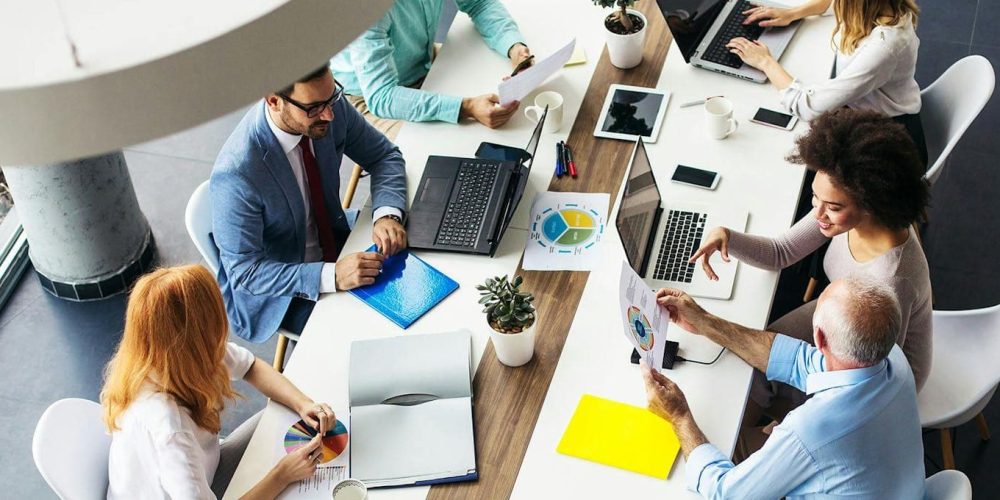 ZxAwGYF3NbkBXmm-_peopleatlongmeetingtable